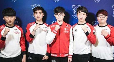 Creme 阿卡丽影舞发展阵容在中期团战中无力， Invictus Gaming 被 Top Esports 淘汰了；