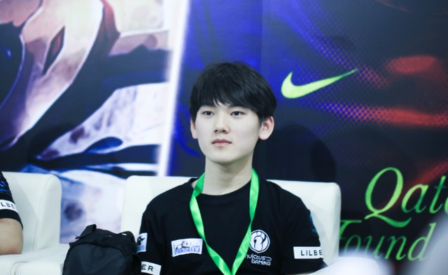 该死！ Linfeng + Starry 联手击败了 Team Puff 在 Oh My God 。