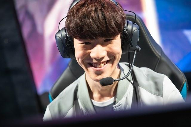 资讯掏出维克托后，立刻感觉我能打十个！